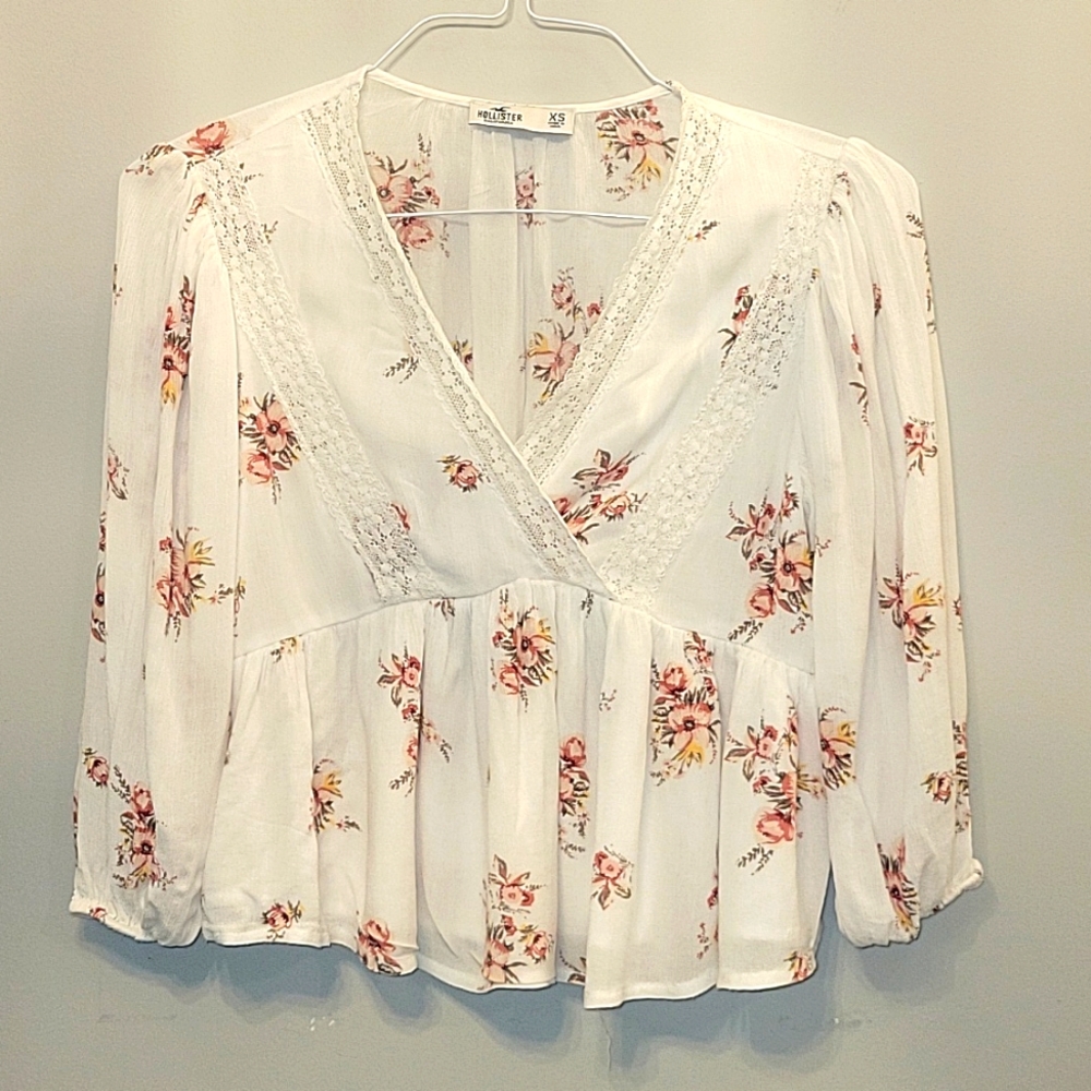 Hollister size XS floral v-neck blouse